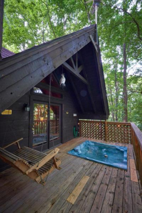 Wild Columbine - Gatlinburg Area Hottub Romantic Cabin